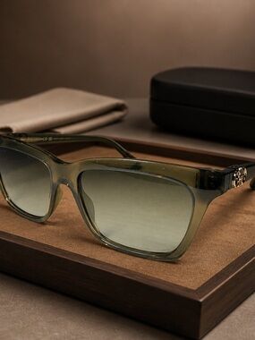 New Authentic Ferragamo women Olive Green Square Sunglasses with case
